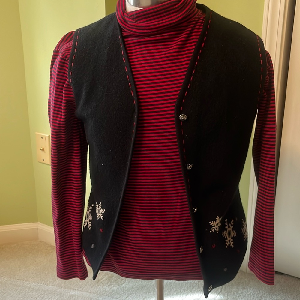 Matching black vest & striped turtleneck